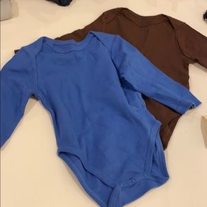 Bundle of 2, new with tags long sleeved onesies